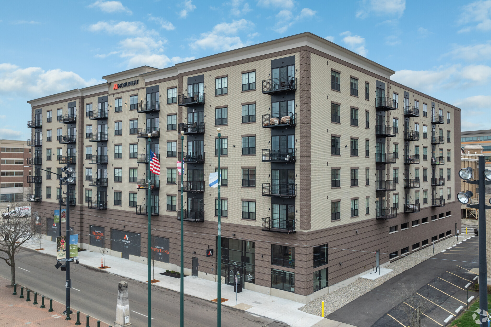 140 E Monument Ave, Dayton, OH à louer Photo principale– Image 1 sur 88