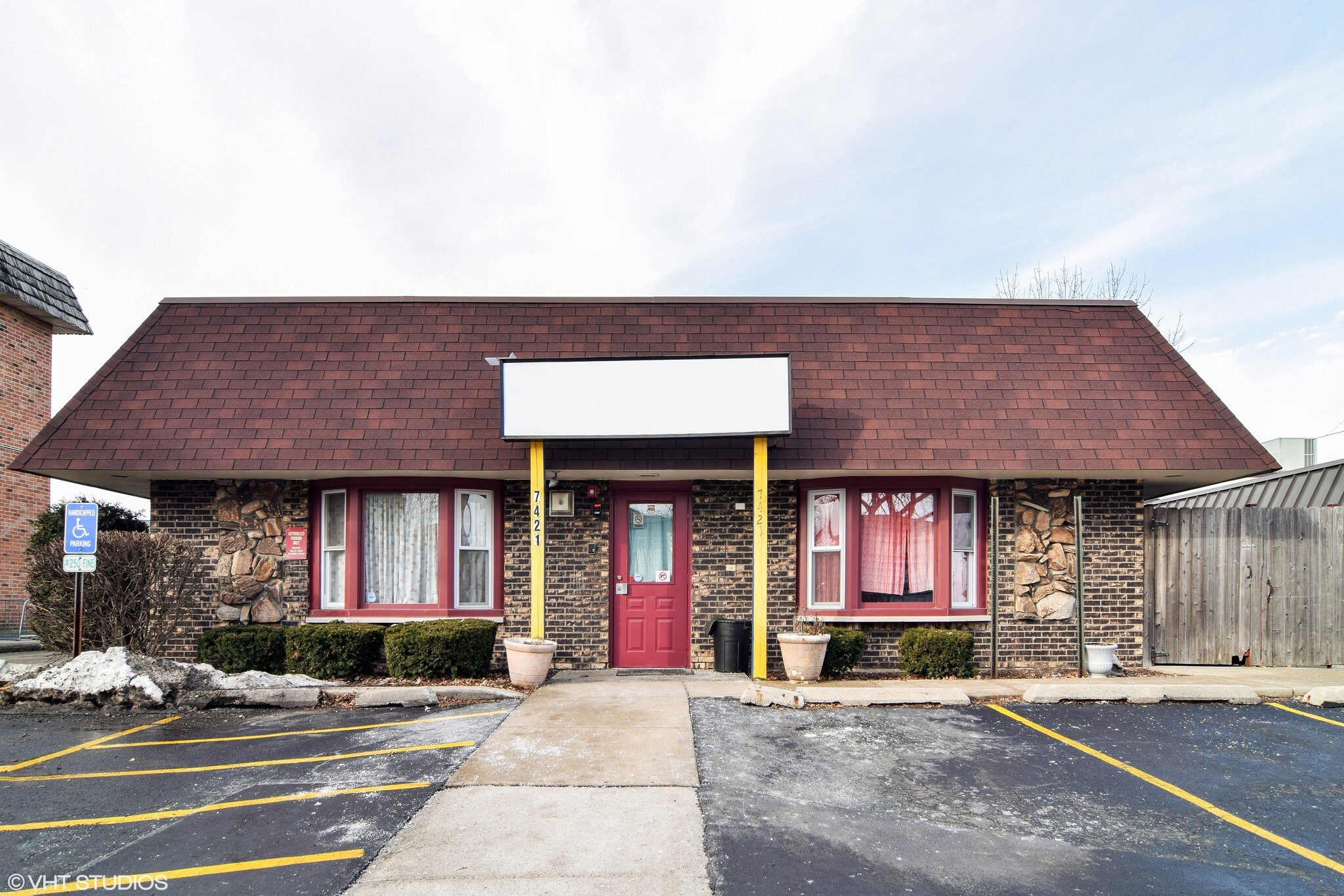 7421 Astor Ave, Hanover Park, IL à vendre Photo de l’immeuble– Image 1 sur 14