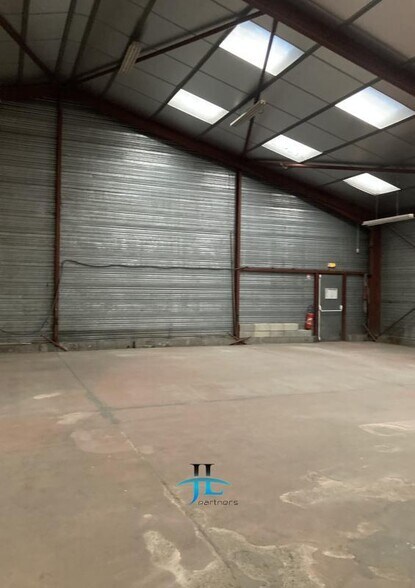 Industriel/Logistique dans Gradignan à louer - Photo de l’immeuble – Image 2 sur 7