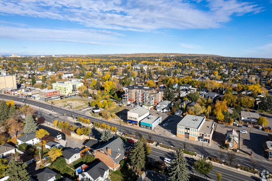 818 16th Ave NW, Calgary, AB à louer - Aérien – Image 2 sur 6