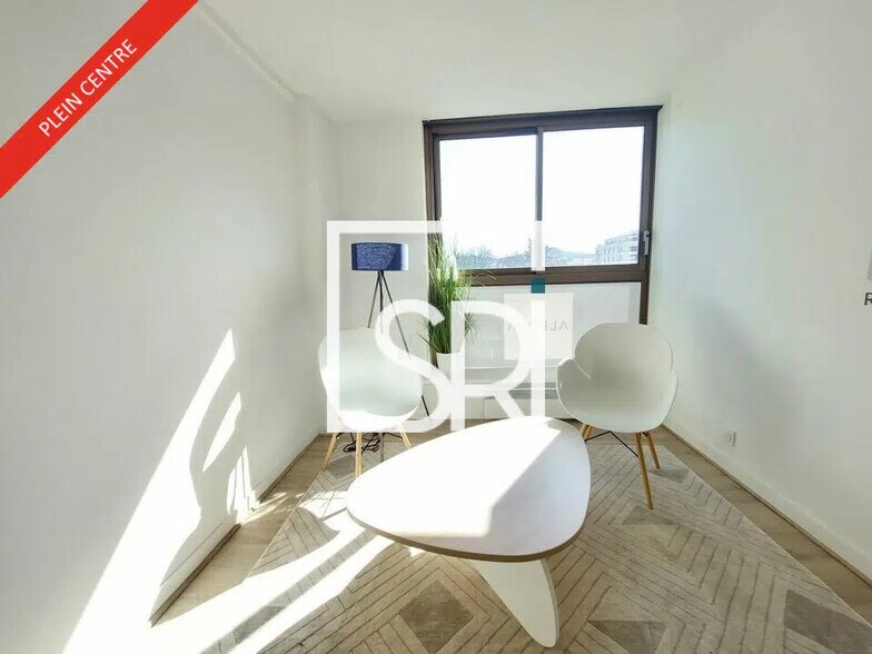 Bureau dans Clermont-Ferrand à vendre - Photo de l’immeuble – Image 3 sur 12