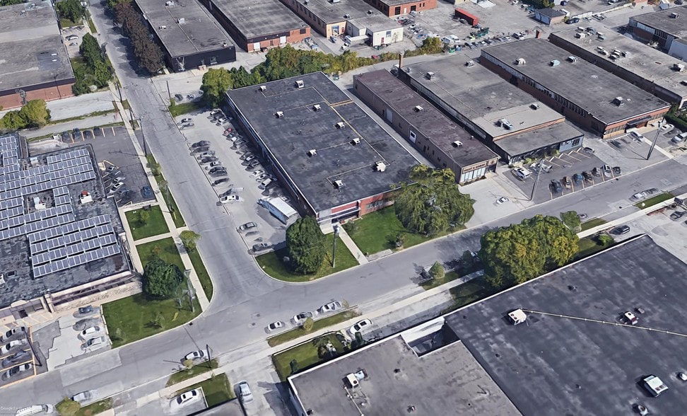 90 Wingold Ave, Toronto, ON à louer - Aérien – Image 2 sur 2