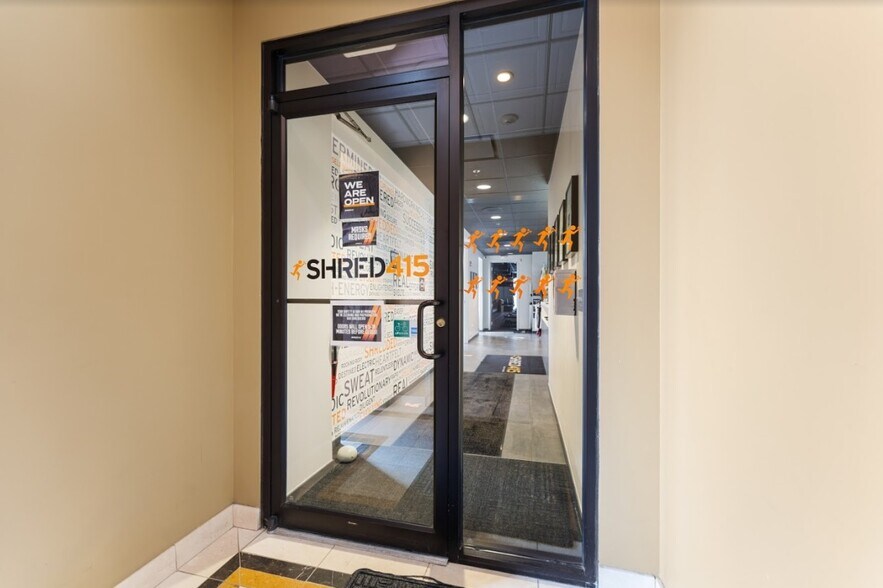 230 E Ogden Ave, Hinsdale, IL à louer - Photo de l’immeuble – Image 2 sur 53