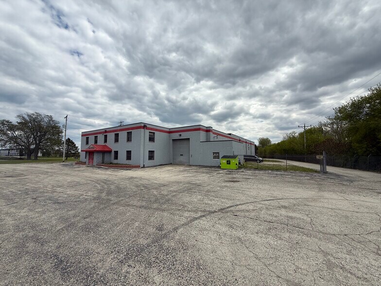3925 E American Ave, Oak Creek, WI à vendre - Photo de l’immeuble – Image 1 sur 9