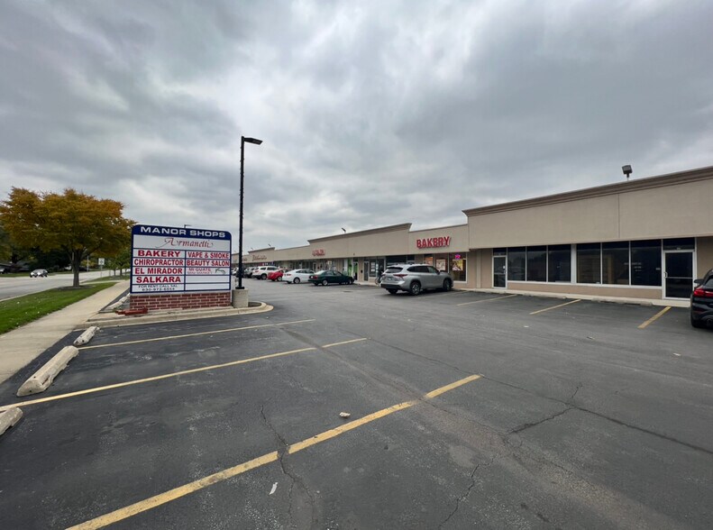 35-101 E Fullerton Ave, Addison, IL à louer - Photo de l’immeuble – Image 3 sur 20