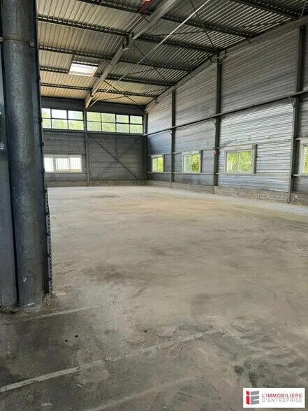 Industriel/Logistique dans La Selle-en-Luitré à louer - Photo de l’immeuble – Image 2 sur 4