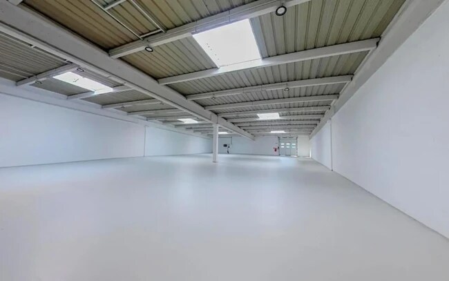 Plus de détails pour Local d’activités à vendre