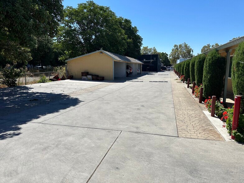 1661 Alum Rock Ave, San Jose, CA à vendre - Photo de l’immeuble – Image 2 sur 20