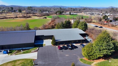 110 Commercial Blvd, Flat Rock, NC à louer - Vidéo sur l’annonce professionnelle