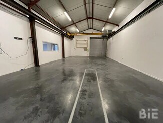 Plus de détails pour Local d'activités à louer