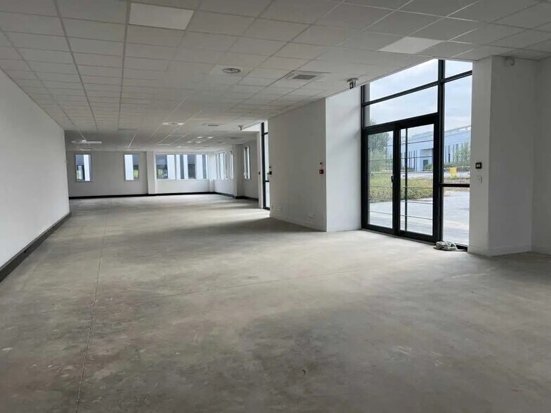 3 Boulevard Jean Moulin, Élancourt à louer - Photo de l’immeuble – Image 2 sur 13