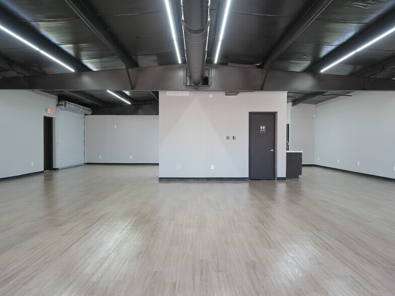 5925 Schumacher Ln, Houston, TX à louer - Photo de l’immeuble – Image 2 sur 39