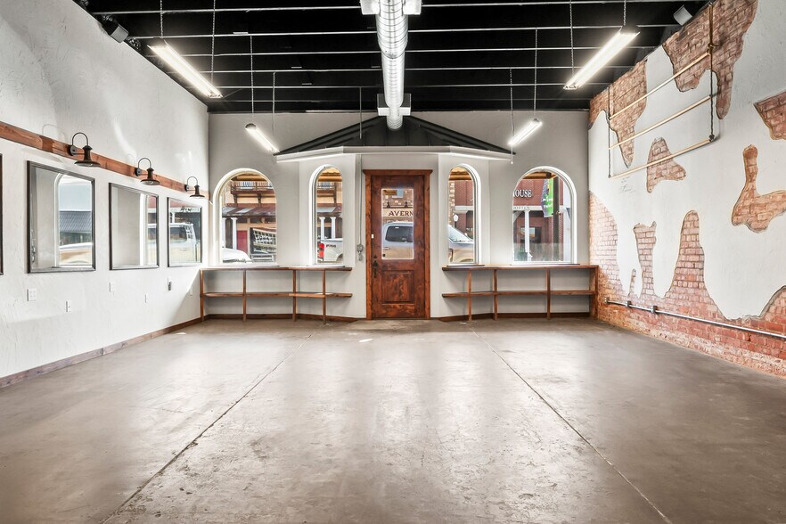 207 Clay St, Nocona, TX à louer - Photo intérieure – Image 3 sur 29