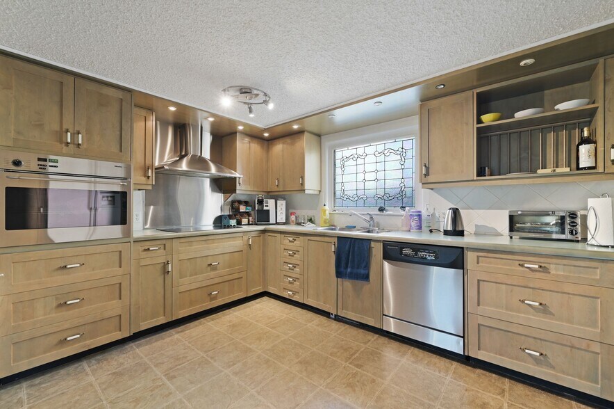 1850 14th St SW, Calgary, AB à vendre - Photo de l’immeuble – Image 3 sur 5