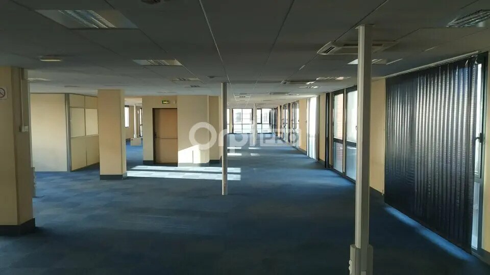 Bureau dans Reims à louer - Photo de l’immeuble – Image 2 sur 8