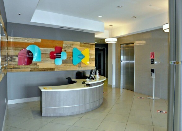 7102 N Sam Houston Pky W, Houston, TX à vendre - Hall d’entrée – Image 2 sur 7