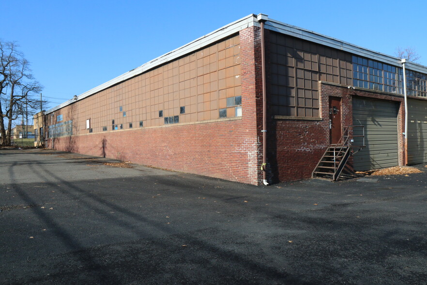 1071 Springfield Rd, Union, NJ à louer - Photo de l’immeuble – Image 2 sur 2