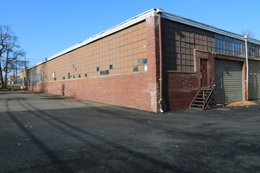 1071 Springfield Rd, Union Township, NJ à louer - Photo de l’immeuble – Image 2 sur 2
