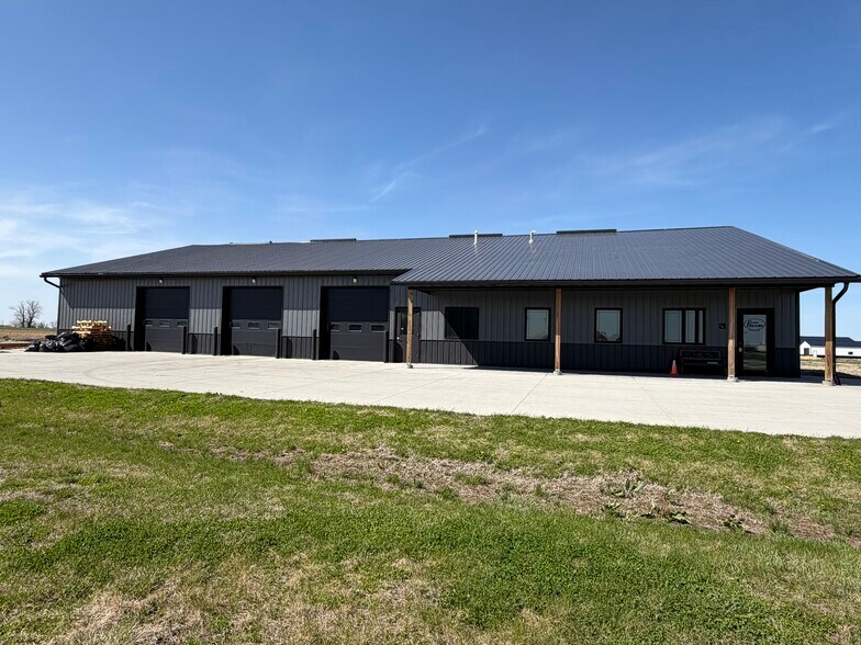 501 Prosperity Way, North Sioux City, SD à vendre - Photo de l’immeuble – Image 3 sur 27