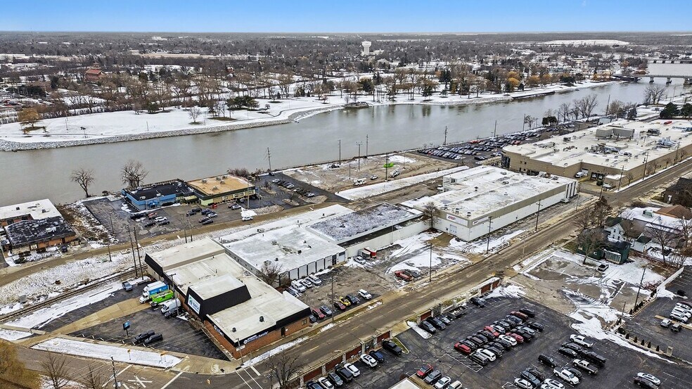916 N Niagara St, Saginaw, MI à vendre - Photo de l’immeuble – Image 2 sur 9