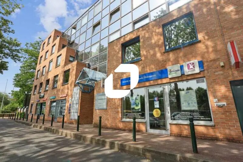 Bureau dans Évry-Courcouronnes à vendre - Photo de l’immeuble – Image 1 sur 10