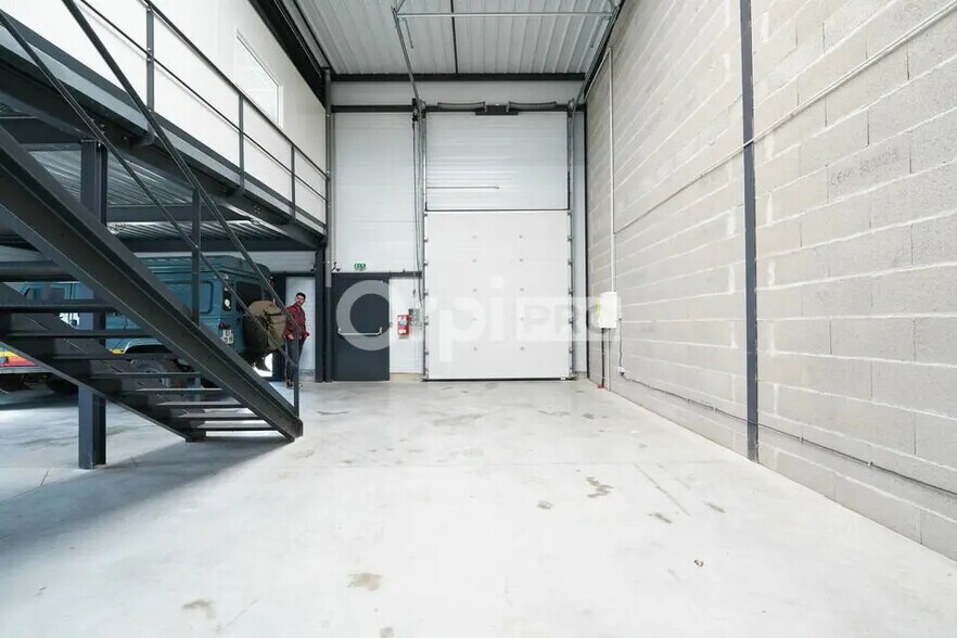 Local d’activités dans Genay à louer - Photo intérieure – Image 2 sur 6