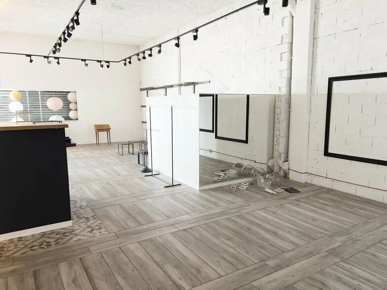 Local commercial dans Vitrolles à louer - Photo de l’immeuble – Image 1 sur 4