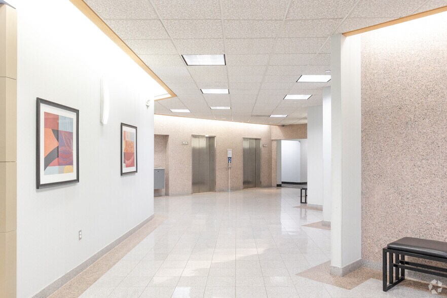 645 Martinsville Rd, Bernards Township, NJ à louer - Hall d’entrée – Image 3 sur 18