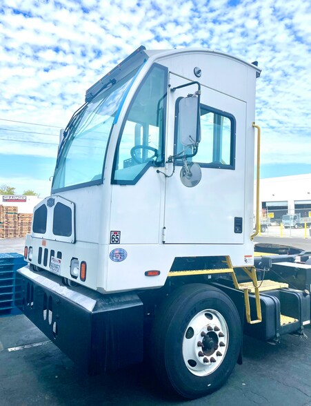 1111 W Artesia Blvd, Compton, CA à louer - Photo de l’immeuble – Image 2 sur 5