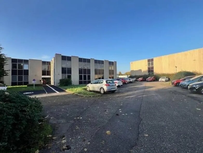 Bureau dans Val-de-Reuil à louer - Photo de l’immeuble – Image 1 sur 6