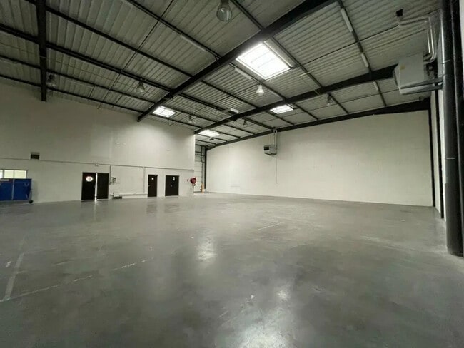 Plus de détails pour Local d'activités à louer