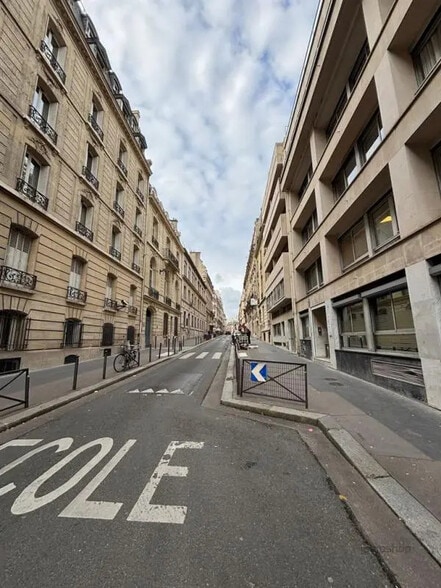 Industriel/Logistique dans Paris à louer - Photo de l’immeuble – Image 2 sur 3