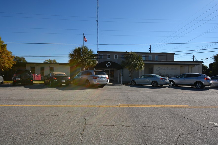 1053 Center St, West Columbia, SC à vendre - Photo de l’immeuble – Image 3 sur 34