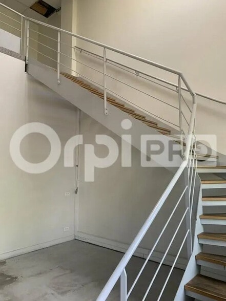 Local d’activités dans Mérignac à louer - Photo de l’immeuble – Image 3 sur 10