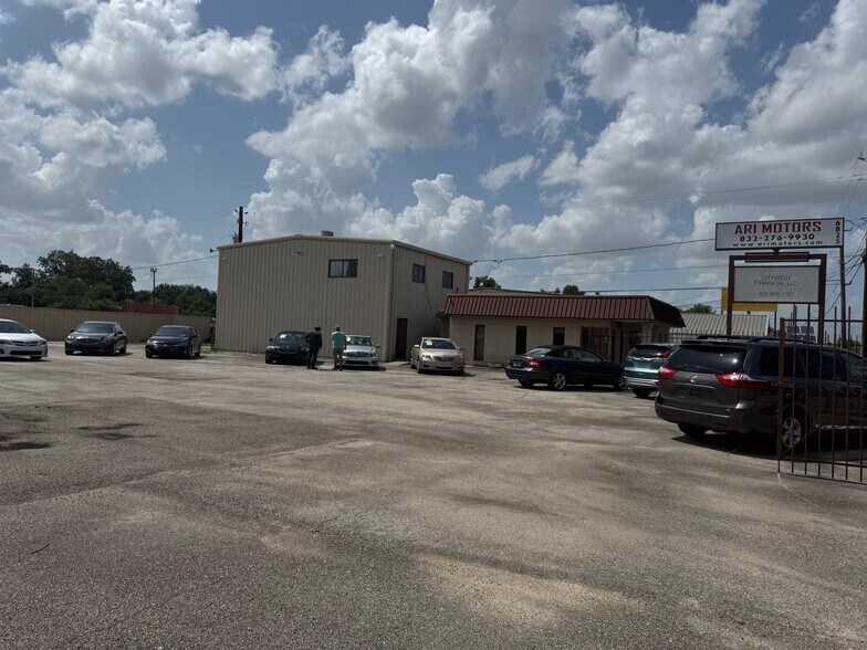 6825 N Shepherd Dr, Houston, TX à louer - Photo de l’immeuble – Image 2 sur 20