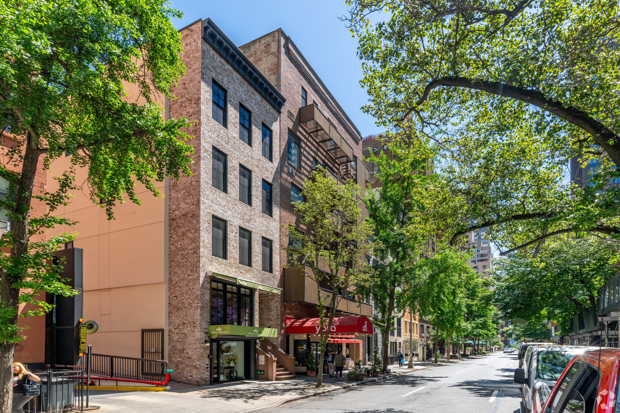 319 E 53rd St, New York, NY à louer Photo principale– Image 1 sur 6