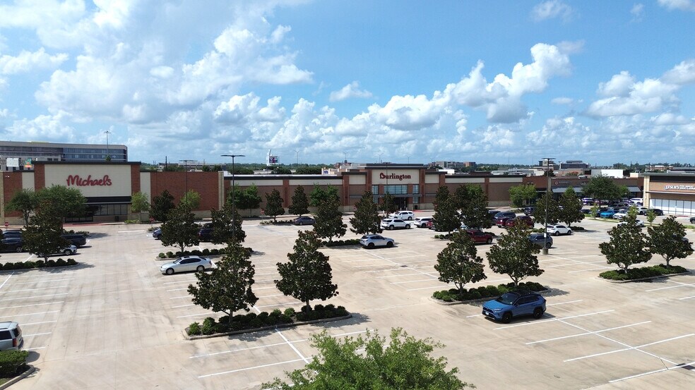 13517 University Blvd, Sugar Land, TX à louer - Photo de l’immeuble – Image 3 sur 20