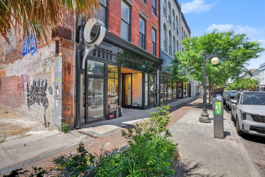 217-221 W Broughton St, Savannah, GA à louer - Photo de l’immeuble – Image 2 sur 5