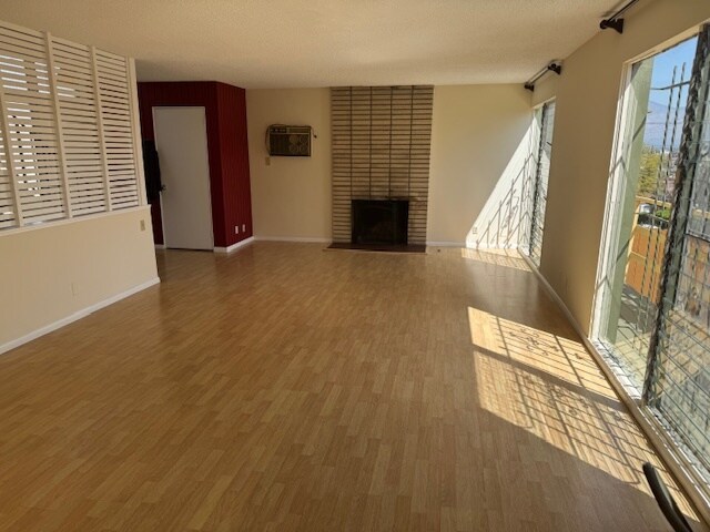 351 S Lincoln Ave, Monterey Park, CA à vendre - Photo intérieure – Image 2 sur 8