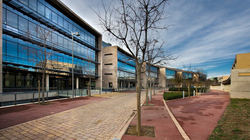 Camí de Can Fatjó dels Aurons, 3, Sant Cugat del Vallès, Barcelona à louer - Photo de l’immeuble – Image 3 sur 25
