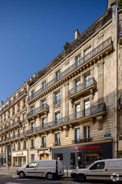 Local commercial dans Paris à louer - Photo de l’immeuble – Image 3 sur 3