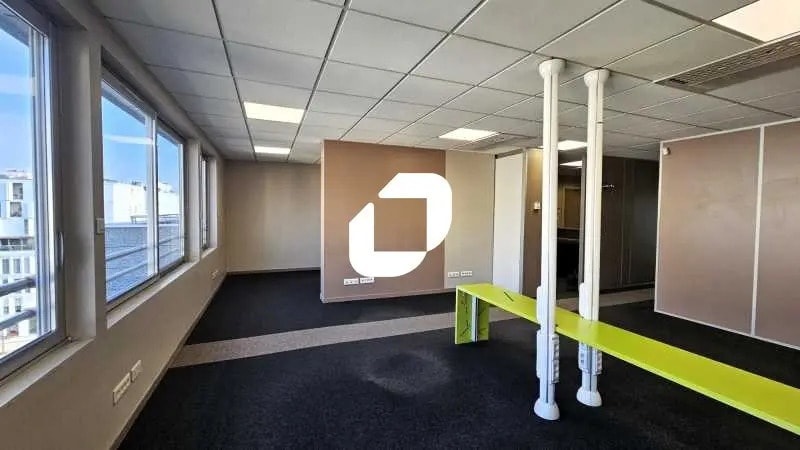 Bureau dans Lyon à louer - Photo de l’immeuble – Image 3 sur 11