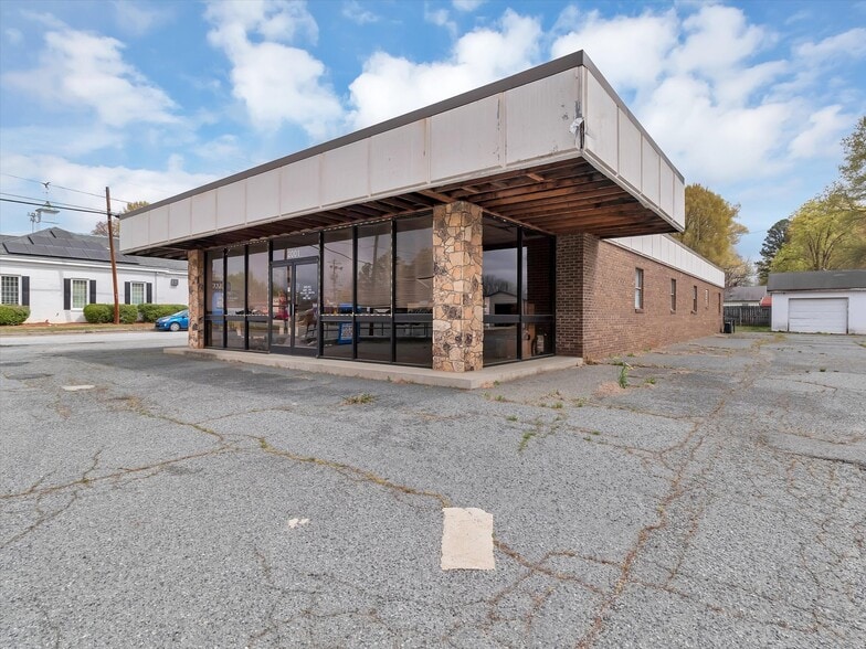 2001 S Cannon Blvd, Kannapolis, NC à louer - Photo de l’immeuble – Image 2 sur 24