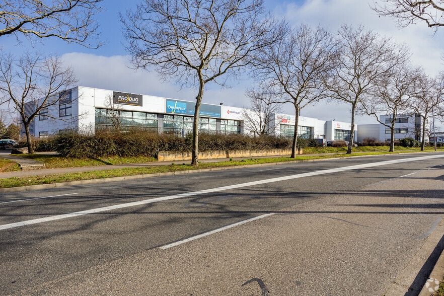 Rue Elisée Reclus, Décines-Charpieu à louer - Photo principale – Image 1 sur 3
