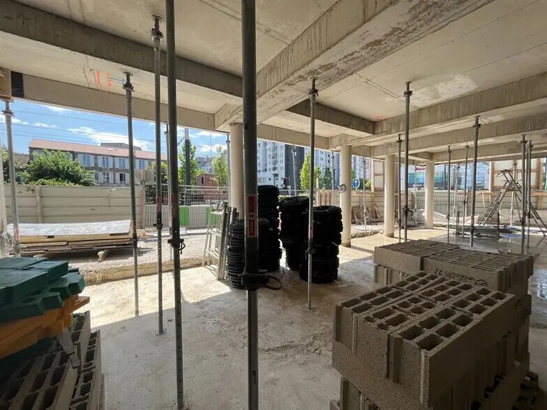 Local commercial dans Épinay-sur-Seine à louer - Photo de la construction – Image 2 sur 3