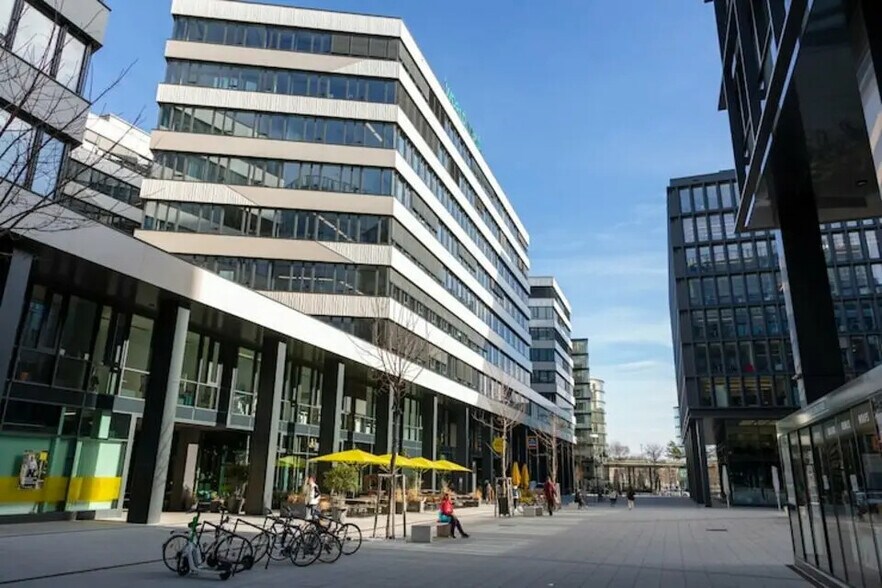 Local commercial dans Istres à vendre - Photo de l’immeuble – Image 2 sur 3