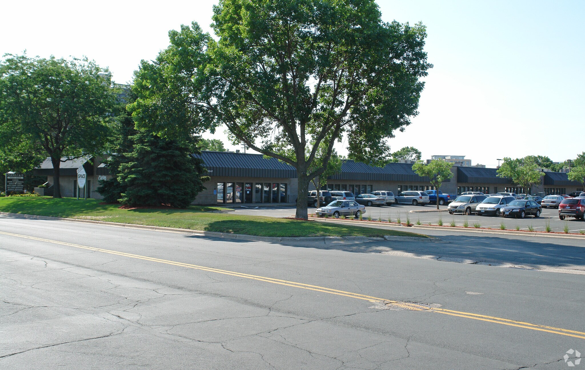 5221-5247 Edina Industrial Blvd, Edina, MN à louer Photo de l’immeuble– Image 1 sur 10