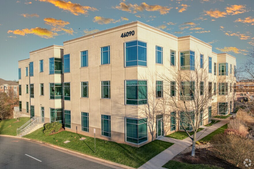 46090 Lake Center Plz, Sterling, VA à louer - Photo principale – Image 1 sur 22