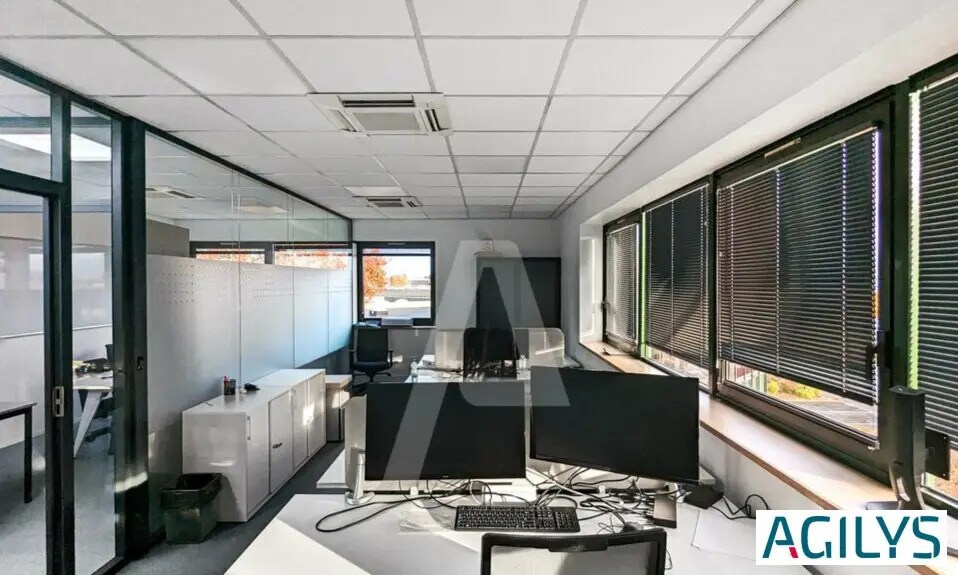 Bureau dans Villebon-sur-Yvette à louer - Photo de l’immeuble – Image 1 sur 11