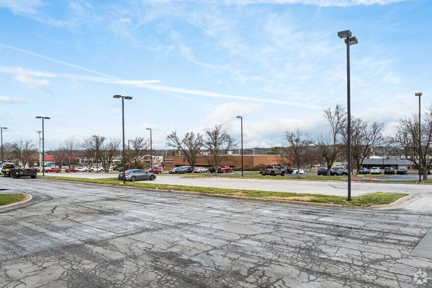 10553 Metcalf Ave, Overland Park, KS à louer - Photo de l’immeuble – Image 2 sur 18
